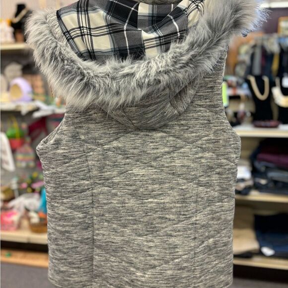 Maurices ladies Lg gray vest w/ fur lined hood - Picture 4 of 8
